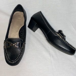Thom McAn Francis Black Heeled Loafers Size 10W